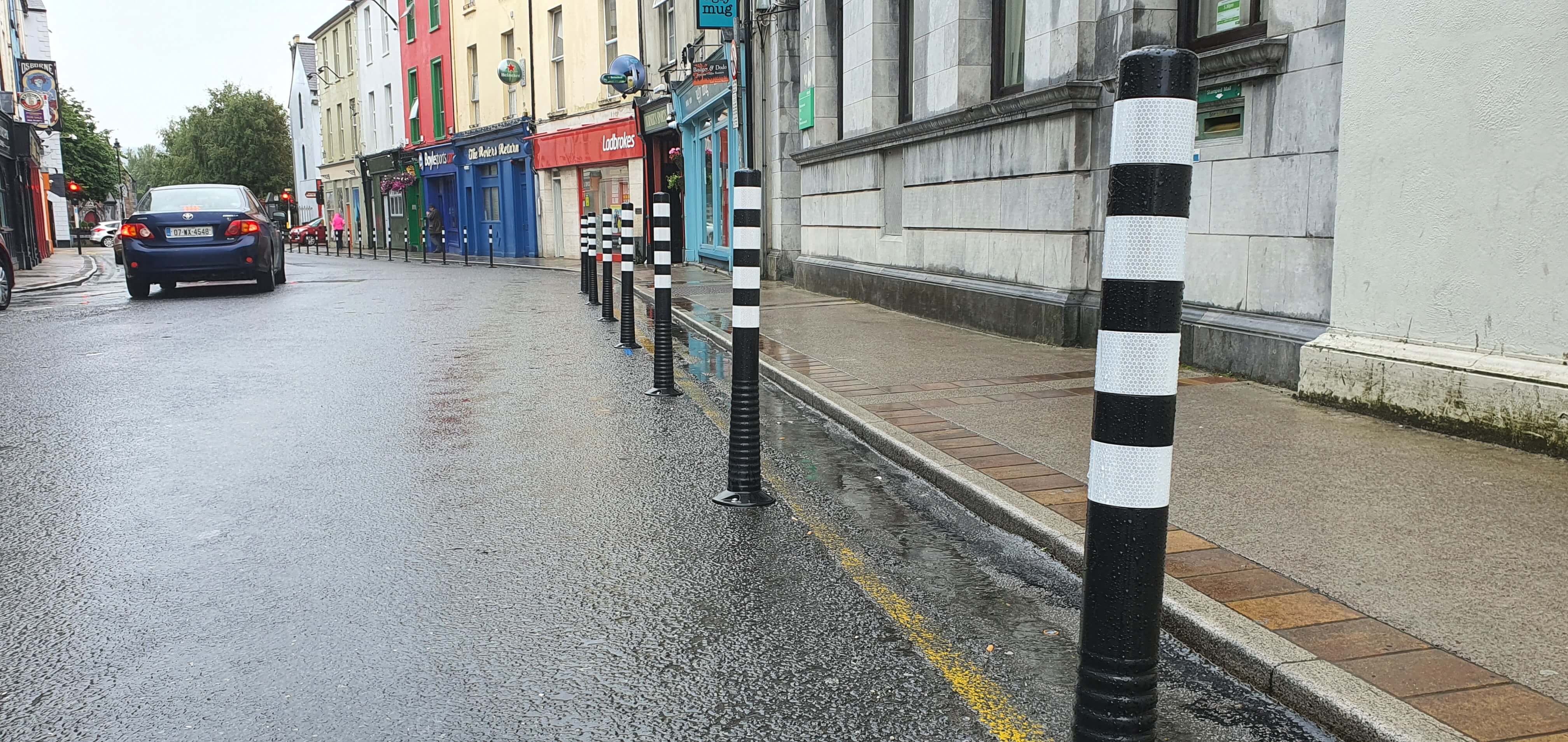 FlexBrite™ Flexibler Poller 1000 mm (Schwarz/Weiß)