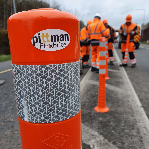 FlexBrite™ Flexibler Poller 1000 mm (Orange/Weiß)